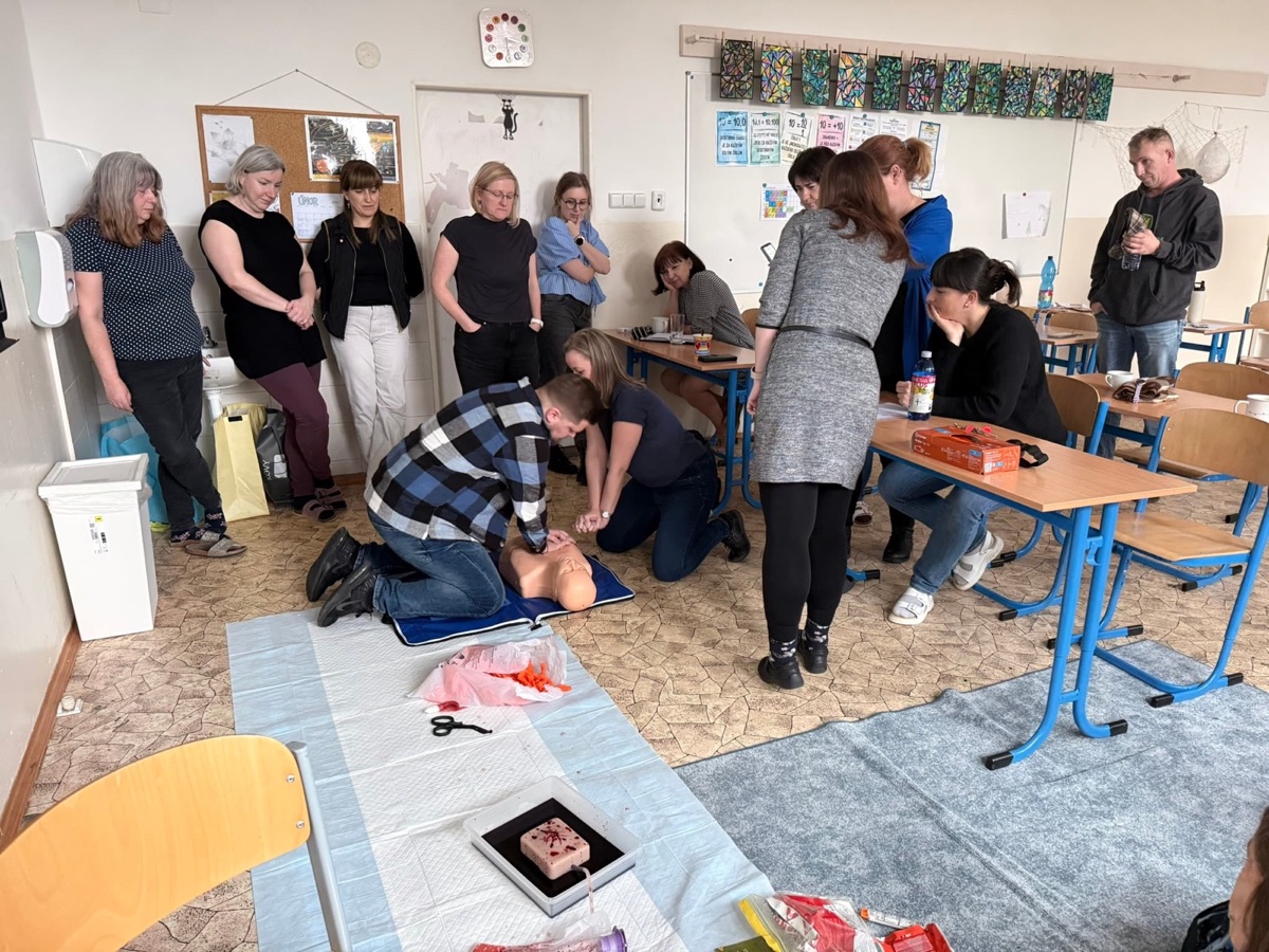 Praktický nácvik první pomoci s pedagogy